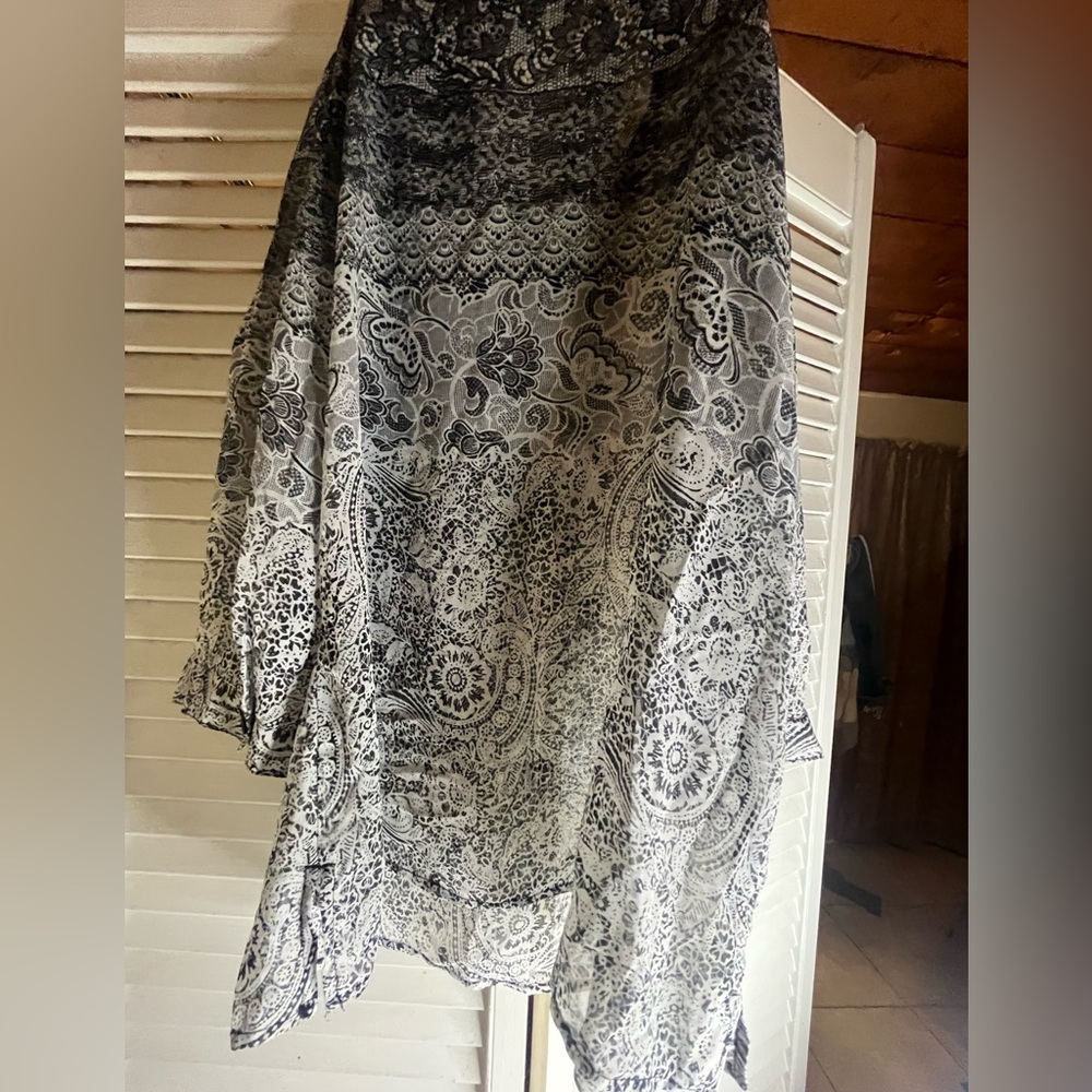CHICO’S Patterned black and white Blouse - Picture 6 of 8
